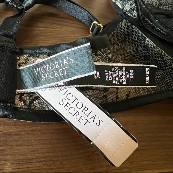 NWT Luxe Victoria’s Secret Peek-a-boo Black Floral Lacy Demi Push-up Bra - Picture 9 of 14